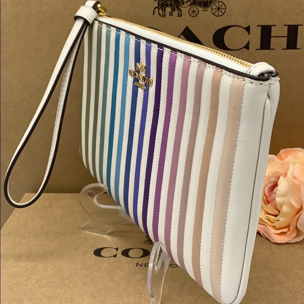 COACH LARGE WRISTLET WITH OMBRE QUILTING
IM/CHALK - Picture 6 of 16
